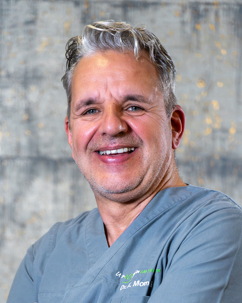 Porträt Dr. med. Kian Momeni